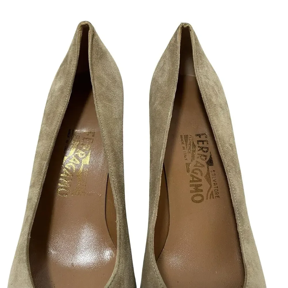 Salvatore Ferragamo‎ Womens Classic Suede Pumps Size 8.5 NARROW Taupe Heels